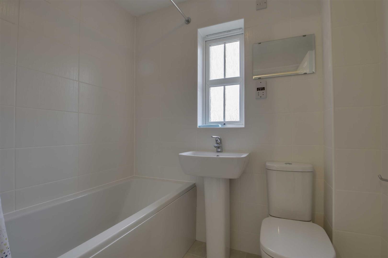 4 bed property in Harlow Crescent, Milton Keynes